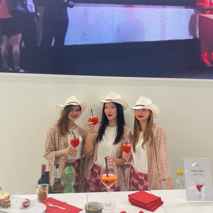 hostessen agentur buchen köln IDS messe glowstaff hostess jobs